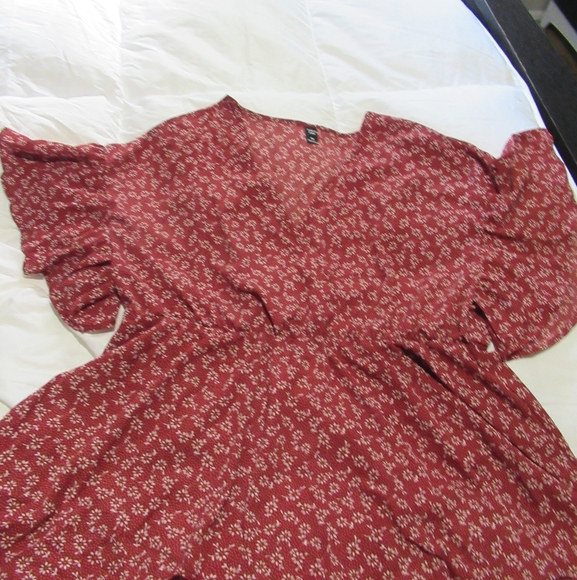 SHEIN Tops - Shein Curvy 3X high low blouse